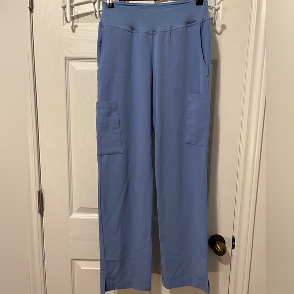 White cross FIT scrub kit. Two pockets scrub top and wide leg pants in blue. - Picture 3 of 4